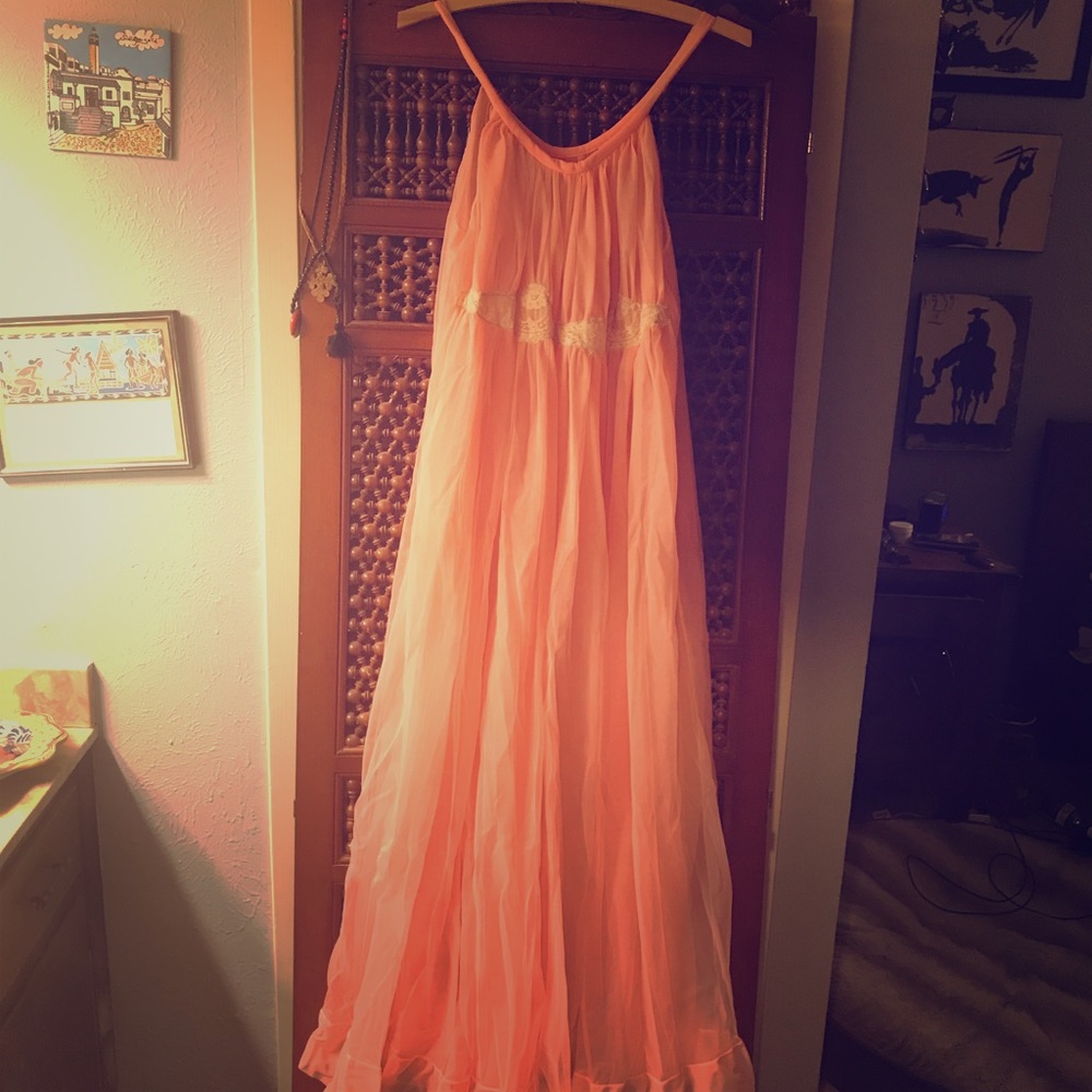 Vintage pink Ro-Vel of California 1950s